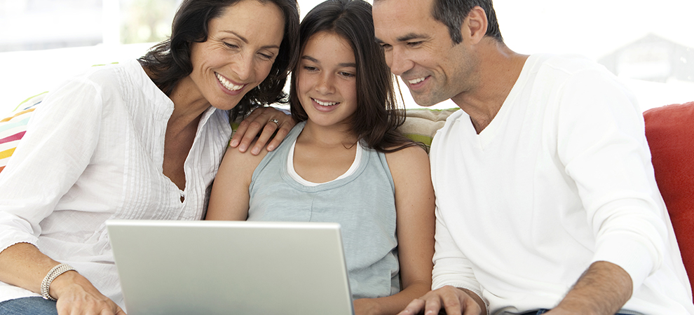 Veliler için de artık karar zamanı! Tercih döneminde yerleşeceği üniversiteyi belirleyen öğrenci ve veliler, eş zamanlı konaklama sorunu da çözmek için konforlu ve güvenilir yurt arayışlarına başladılar.