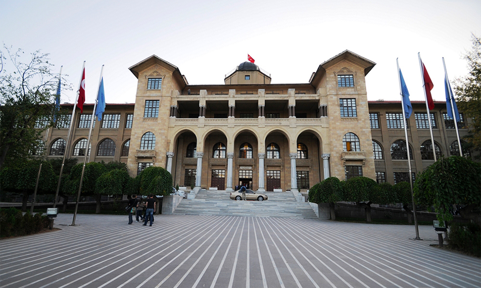 Gazi Mustafa Kemal Atatürk’ün talimatı ile 1926 yılında temelleri atılan Gazi Üniversitesi, “Orta Muallim Mektebi ve Terbiye Enstitüsü” adıyla açılmıştır.